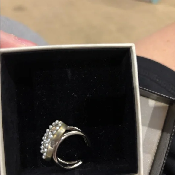 CHANEL silver tone Ring with Pearl Accents size 7 adjustable - Picture 6 of 8